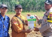 Bhabinkamtibmas Dorong Ketahanan Pangan, Tanam Jagung di Lahan 1 Hektare
