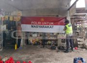 Perkuat Kedekatan Dengan Masyarakat, Polsek Madang Suku I Pasang Banner “Polri Untuk Masyarakat”