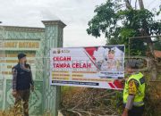 Ciptakan Kamtibmas Kondusif, Personel Polsek Madang Suku I Gencarkan Pemasangan Spanduk “Cegah Tanpa Celah”