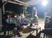 Sambang Malam, Bhabinkamtibmas Polsek Madang Suku I Tekankan Pentingnya Pos Kamling di Jatisari