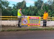 Cegah Kecelakaan di Perairan, Polsek Madang Suku I Pasang Spanduk Larangan Berenang di Sungai Komering