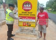 Polsek Madang Suku I Pasang Stiker “POLRI UNTUK MASYARAKAT”, Wujud Kepedulian dan Kedekatan dengan Warga
