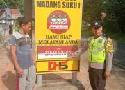Polsek Madang Suku I Pasang Banner dan Stiker “Polri untuk Masyarakat” di Sejumlah Titik Wilayah Hukum