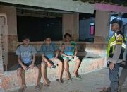 Bhabinkamtibmas Polsek Madang Suku I Lakukan Pengawasan Ronda Malam dan Siskamling di Desa Tulus Ayu