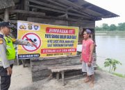 Bhabinkamtibmas Polsek Madang Suku I Sosialisasikan Larangan Mandi dan Berenang di Sungai Komering
