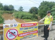 Bhabinkamtibmas Polsek Madang Suku I Ingatkan Warga Soal Bahaya Mandi di Sungai