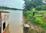 Polsek Madang Suku I Monitoring Debit Air Sungai Komering, Situasi Masih Aman