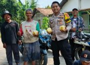 Briptu Ari Saputra Laksanakan Sambang dan Binluh kepada Masyarakat di Wilayah Polsek Madang Suku I