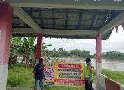 Cegah Risiko Tenggelam, Bhabinkamtibmas Polsek Madang Suku I Sosialisasikan Larangan Mandi dan Berenang di Sungai