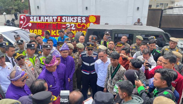 HUT OKU Timur Diwarnai Aksi Dan Nyaris Ricuh, HMI OKU Timur Sampaikan Tuntutan Kepada Bupati