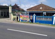 Anggota Polsek Madang Suku I Sosialisasikan Himbauan Hati-hati Laka Lantas di Jalur Lintas