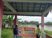 Cegah Kecelakaan, Bhabinkamtibmas Polsek Madang Suku I Sosialisasikan Larangan Mandi dan Berenang di Sungai