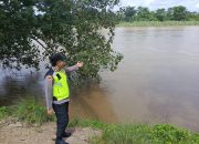 Polsek Madang Suku I Pantau Debit Air Sungai Komering, Permukiman Warga Masih Aman
