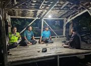 Bhabinkamtibmas Polsek Madang Suku I Pantau Ronda Malam, Sampaikan Pesan Kamtibmas kepada Warga