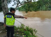 Polsek Madang Suku I Pantau Debit Sungai Komering, Warga Desa Rasuan Masih Aman dari Banjir