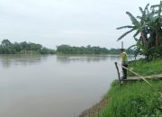 Personel Polsek Madang Suku I Pantau Debit Sungai Komering, Wilayah Desa Rasuan Terpantau Aman