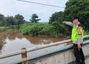 Pantau Debit Sungai Komering, Polsek Madang Suku I Pastikan Wilayah Rasuan Masih Aman Banjir