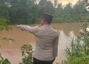 Antisipasi Banjir, Polsek BP Peliung Pantau Debit Air Sungai Komering