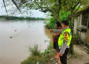 Polsek Madang Suku I Pantau Debit Sungai Komering, Permukiman Warga di Sejumlah Desa Masih Aman