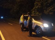 Patroli Malam Lebaran, Polsek Madang Suku I Sisir Jalan Rawan di OKU Timur