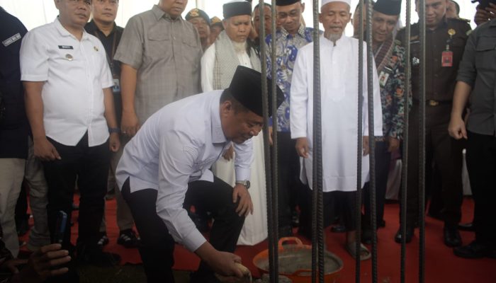 Wabup OKUT Dampingi Wagub Sumsel Di Peletakan Batu Pertama Masjid Baitul Huda, Jadi Simbol Kebersamaan