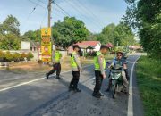 Razia Siang di Depan Mapolsek, Polisi Edukasi Pengendara Tertib dan Aman Berlalu Lintas