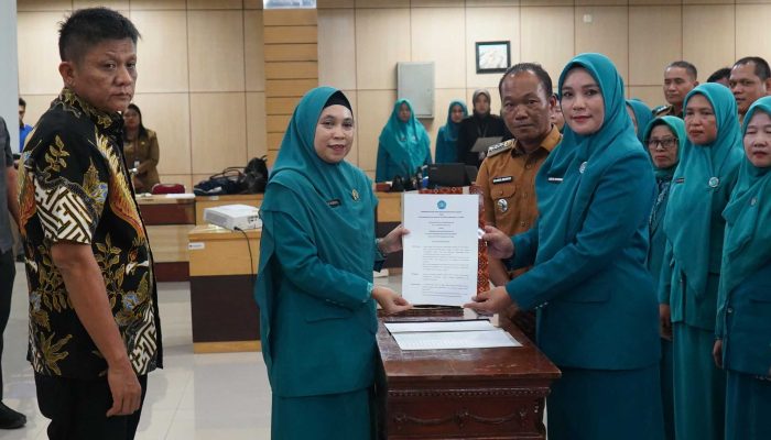 Menguatkan Fondasi dari Desa: Bupati Enos Lantik 15 Ketua TP PKK Kecamatan di OKU Timur
