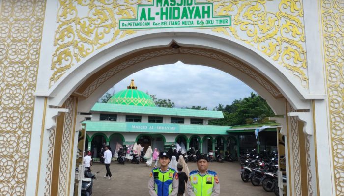 Pastikan Kekhidmatan Ibadah, Personel Polsek Belitang II Kawal Ketat Sholat Idul Adha di Desa Petanggan