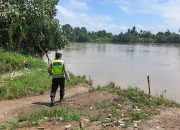 Personel Polsek Madang Suku I Pantau Debit Sungai Komering, Wilayah Pesisir Masih Aman dari Banjir