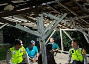 Aipda Heri Sumanto Pantau Ronda Malam Warga di Belitang Madang Raya, Polisi Tingkatkan Kamtibmas