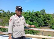 Personel Polsek BP Peliung Pantau Debit Air Sungai Komering, Warga Diminta Tetap Waspada