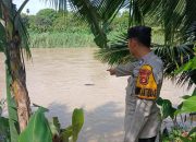 Polsek BP Peliung Pantau Debit Air Sungai Komering, Pemukiman Warga Dipastikan Masih Aman