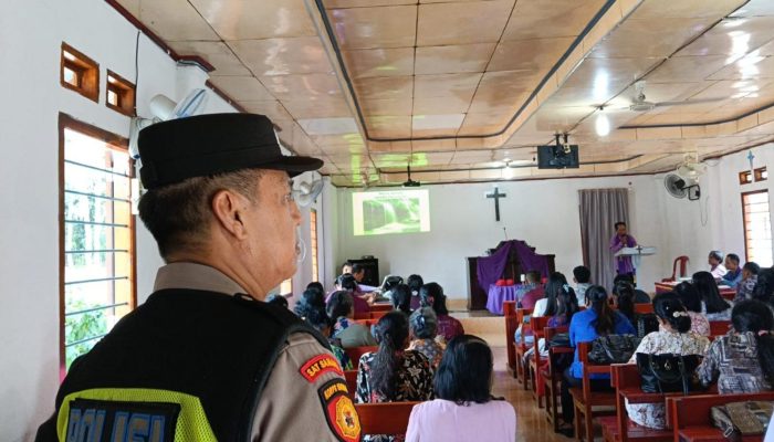 Jamin Kekhusyukan Ibadah, Personel Polsek Madang Suku I Kawal Ketat Agenda ‘Minggu Kasih’ di Gereja GKSBS Harjo Mulyo