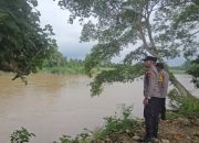 Antisipasi Curah Hujan Tinggi, Polsek BP Peliung Cek Debit Air Sungai Komering di Titik Rawan Banjir