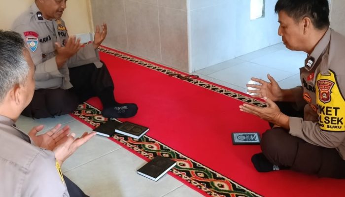 Personel Polsek Madang Suku I Gelar Khotmil Qur’an dan Doa Bersama di Mushola Polsek