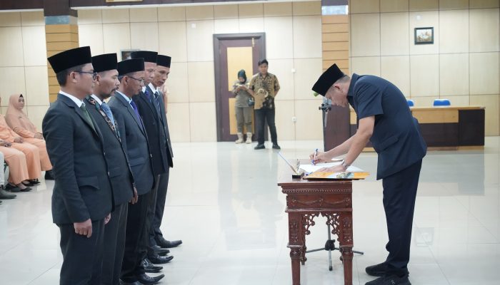 Bupati OKU Timur Kukuhkan Pimpinan BAZNAS 2026-2031, Perkuat Pengelolaan Zakat untuk Kesejahteraan Umat
