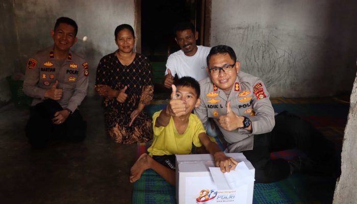 Kapolres OKU Timur Salurkan Bantuan Sosial kepada Anak Penyandang Disabilitas dalam Rangka HUT Bhayangkara ke-80