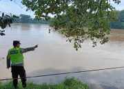 Aiptu Triyono Monitoring Debit Sungai Komering, Warga Diminta Waspadai Perubahan Cuaca