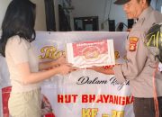 Sambut Hari Bhayangkara ke-80, Polsek Madang Suku I Salurkan Bantuan Sosial untuk Warga Kurang Mampu
