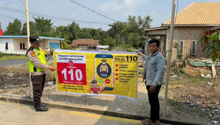 Polsek Madang Suku I Gencarkan Sosialisasi Call Center 110 Melalui Pemasangan Banner dan Stiker Layanan Kepolisian