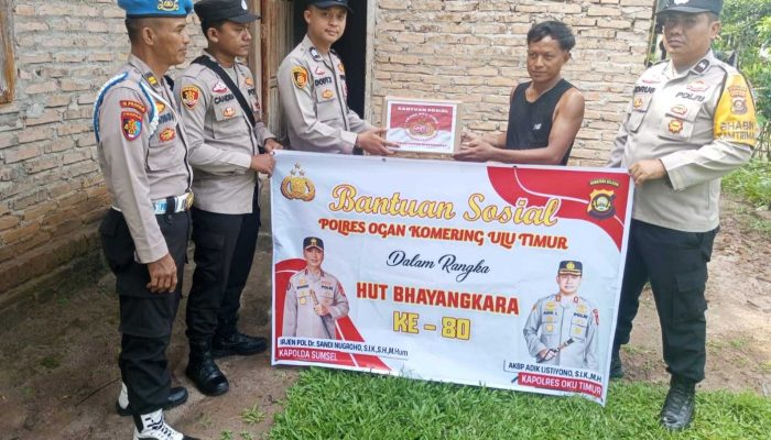 Sambut Hari Bhayangkara ke-80, Polsek Belitang II Salurkan Bantuan Sosial kepada Warga Kurang Mampu