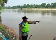 Polsek Madang Suku I Pantau Kondisi Sungai Komering, Debit Air Terpantau Stabil dan Permukiman Warga Aman