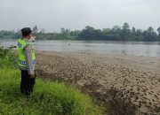 Polsek Madang Suku I Pastikan Kondisi Sungai Komering Aman, Permukiman Warga Terhindar dari Ancaman Banjir