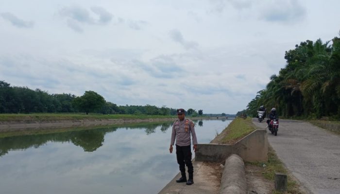 Polsek BP Peliung Lakukan Pemantauan Debit Sungai Komering, Pastikan Kondisi Pemukiman Warga Tetap Aman