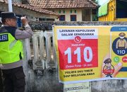 Polsek Madang Suku I Sosialisasikan Layanan Polisi 110 Melalui Pemasangan Banner dan Stiker kepada Masyarakat