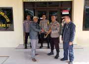 Kades Karang Jaya Serahkan Senpi Rakitan ke Polsek Belitang II, Dukung Operasi Senpi Musi 2026
