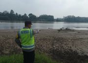 Polsek Madang Suku I Pastikan Kondisi Sungai Komering Masih Aman, Volume Air Nampak Surut