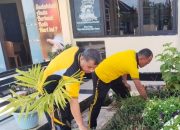 Dukung Gerakan Indonesia Asri, Polsek Buay Pemuka Peliung Gelar Program BELIDA Bersihkan Mako dan Musala