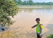 Pantau Kondisi Sungai Komering, Polsek Madang Suku I Pastikan Wilayah Bantaran Masih Aman dari Ancaman Banjir