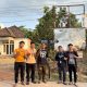 Mahasiswa KKN UNUHA Bangun Plang Petunjuk Arah, Permudah Akses Pengguna Jalan di Desa Cahya Maju